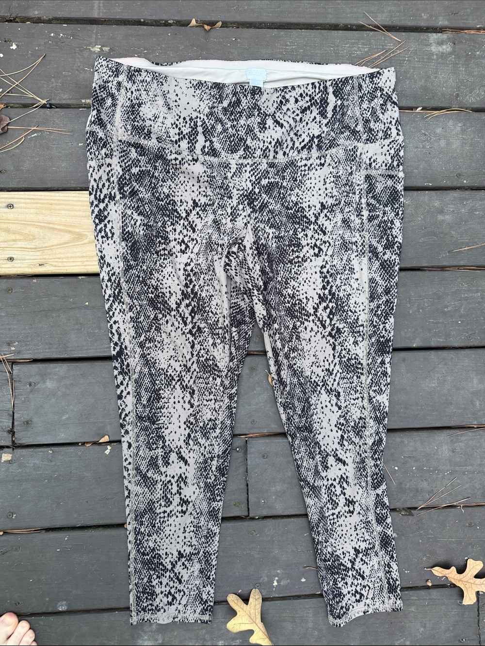 Chico's Snake-Print Leggings in Black and Cream size 4 (20-22 equivalent)